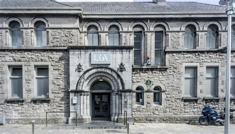 Limerick City Gallery of Art: A Visitors Guide .